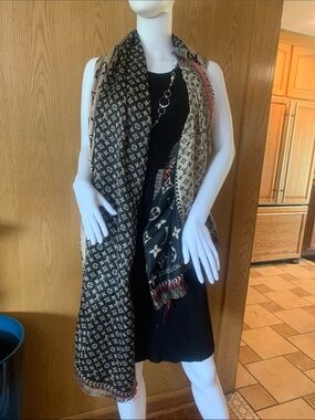 Louis Vuitton Black and Beige Monogram Shawl Scarf